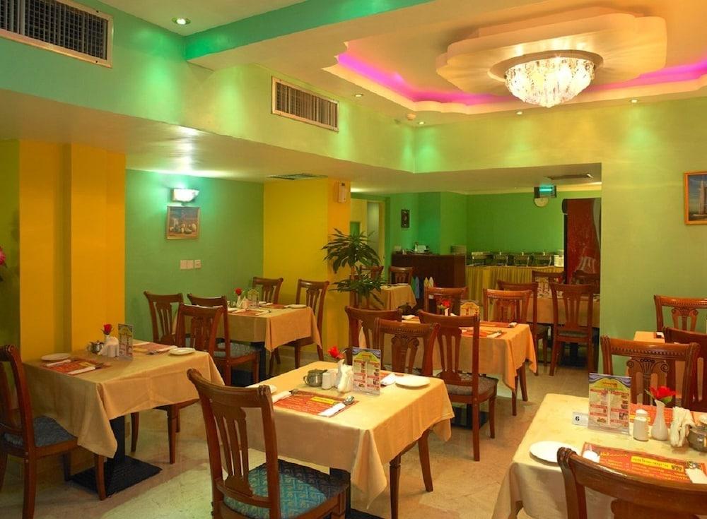 Phoenicia Grand Hotel Dubai Esterno foto