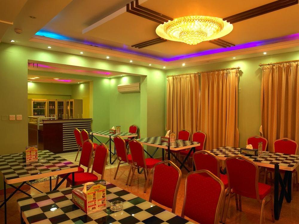 Phoenicia Grand Hotel Dubai Esterno foto