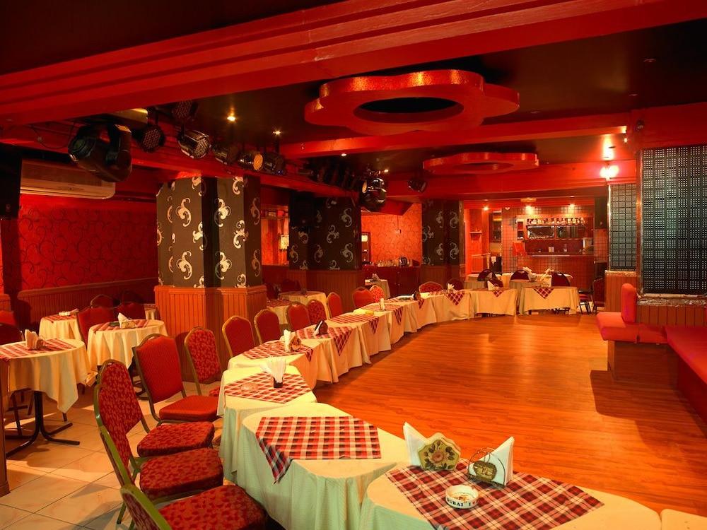 Phoenicia Grand Hotel Dubai Esterno foto