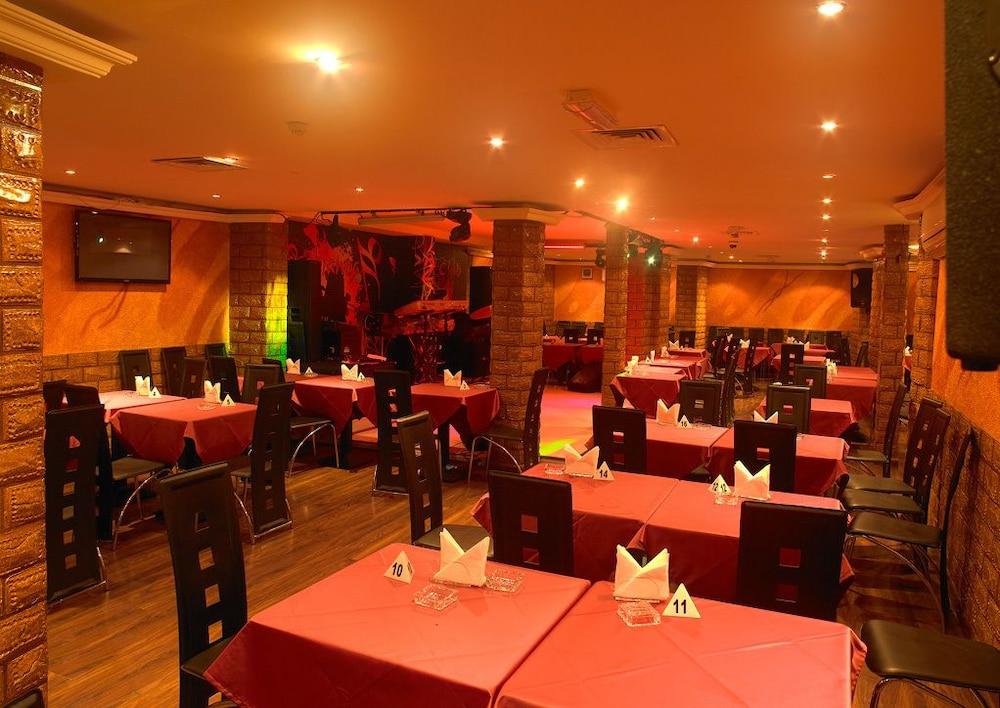 Phoenicia Grand Hotel Dubai Esterno foto